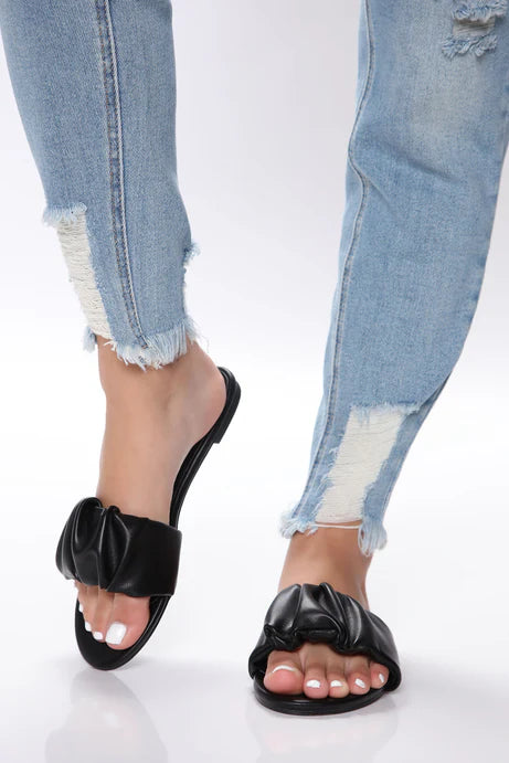 Ruffle Slider Black