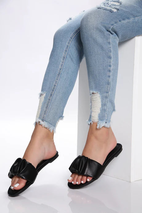 Ruffle Slider Black